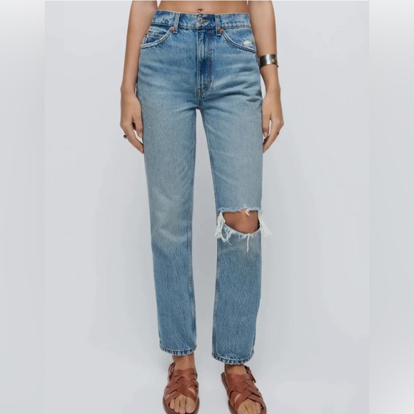 Re/Done Denim - Re/Done 70’s Straight Leg High Rise Jeans in Washed Blue with Distressed Knee
